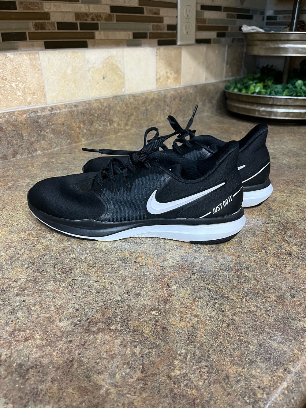 Nike In-Season TR 8 Women’s 10 Black White Just Do It Training Shoes Athletic